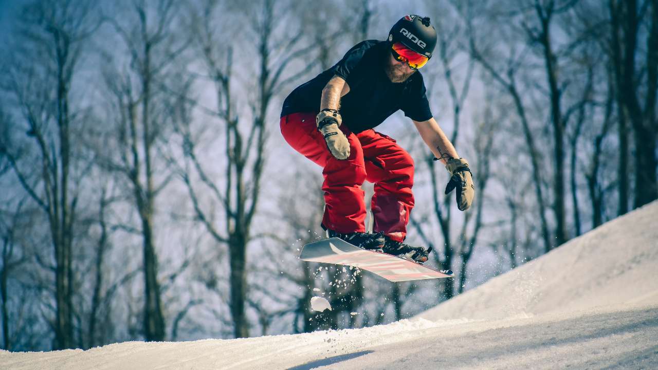 Snowboard balance board