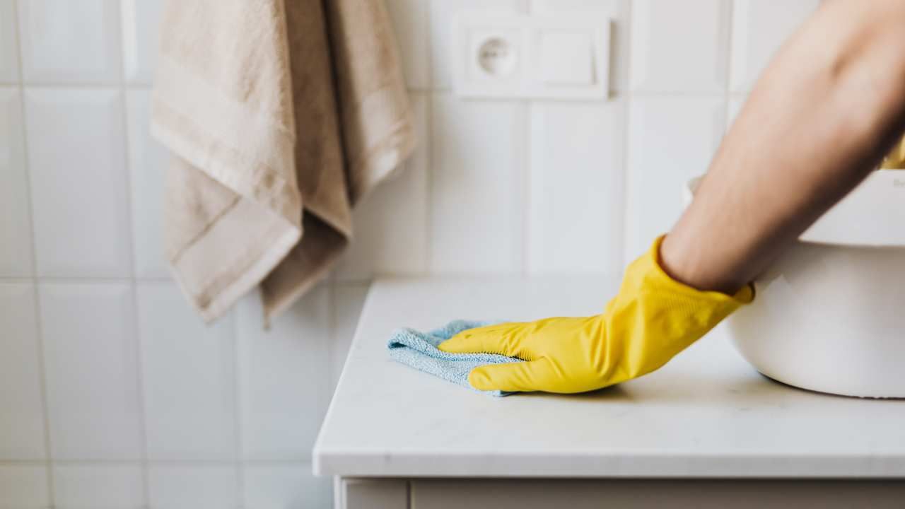 Cleaning counter 