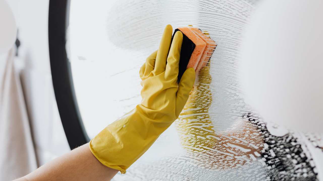 Glass cleaner