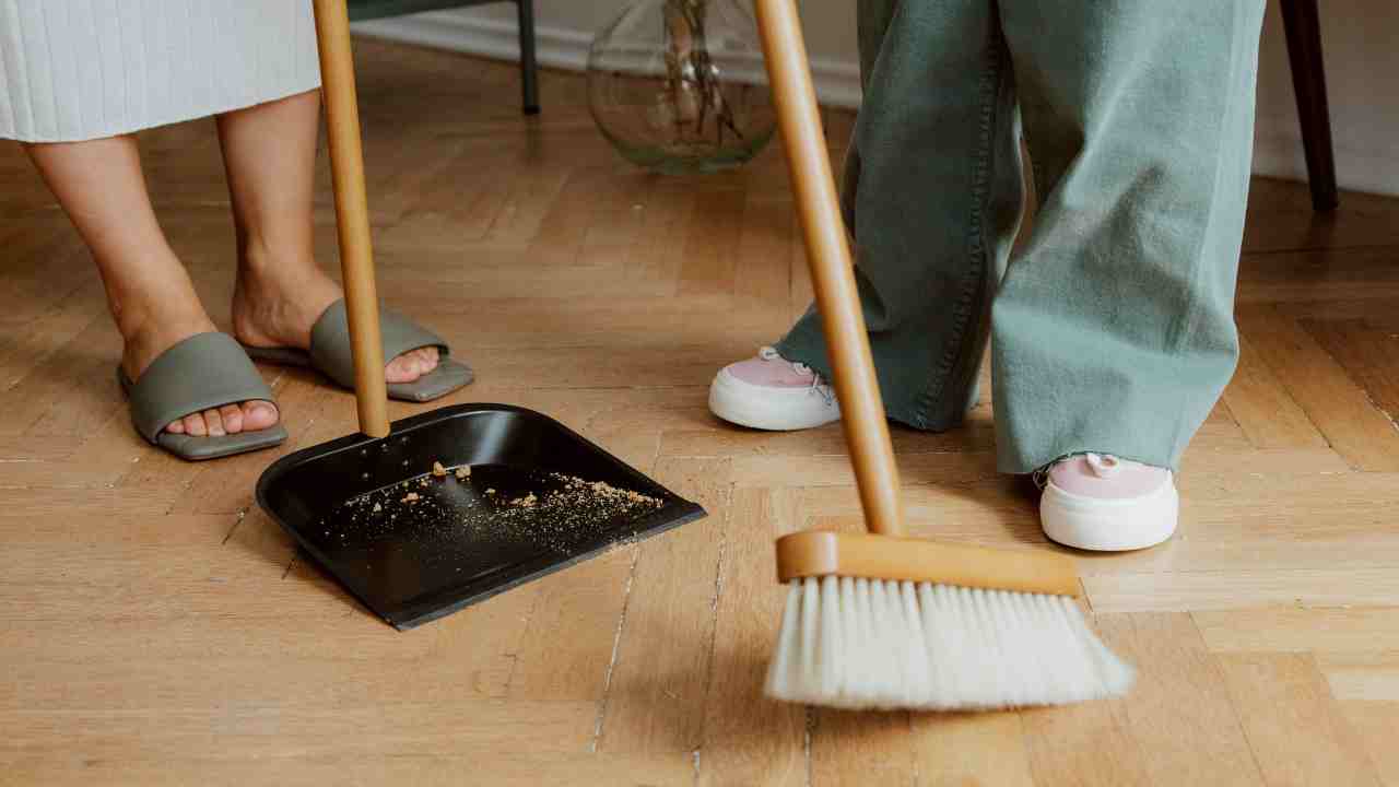 Electric dustpan