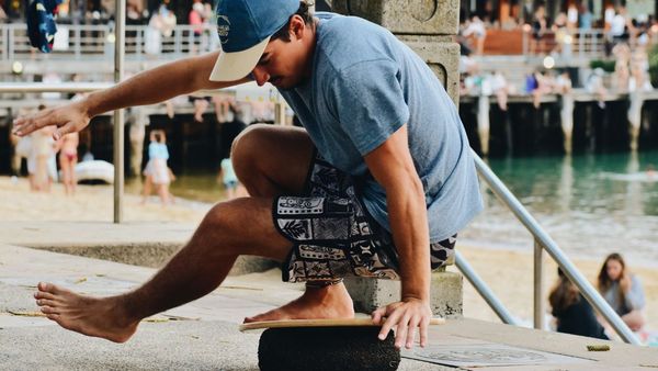 Snowboard balance board